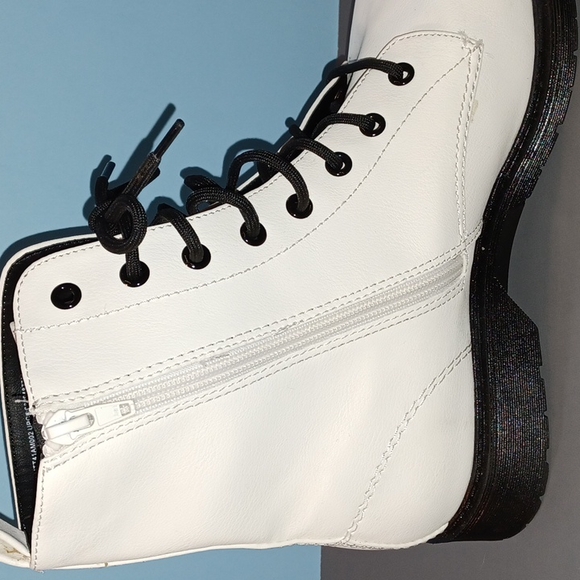 NEW Time and Tru White Lug Boots - Picture 7 of 11